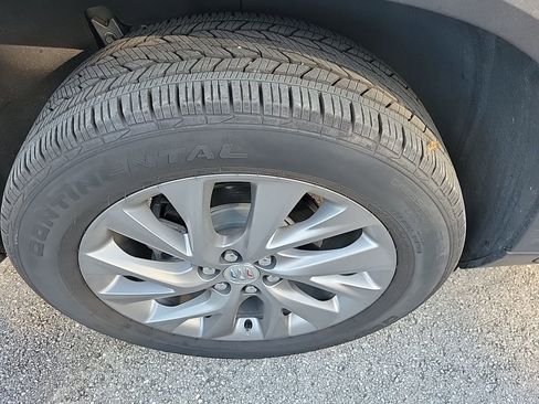 Used 2025 Buick Enclave Preferred w/ Power Package image 11