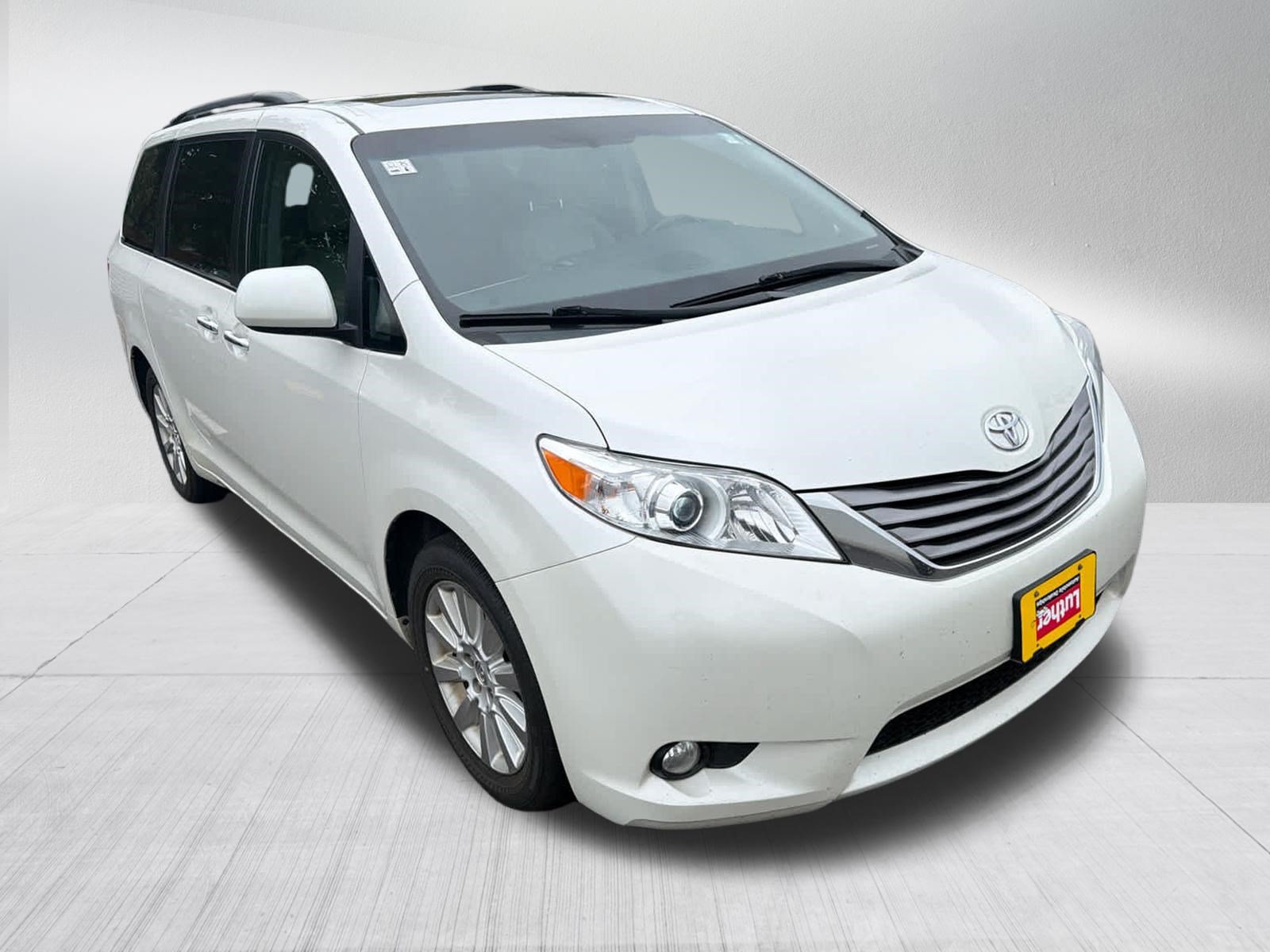 Used 2015 Toyota Sienna XLE Premium AWD/4WD image 4