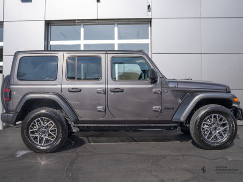 Used 2025 Jeep Wrangler Sahara image 8