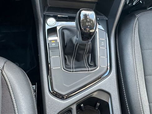 Used 2024 Volkswagen Taos SE image 17