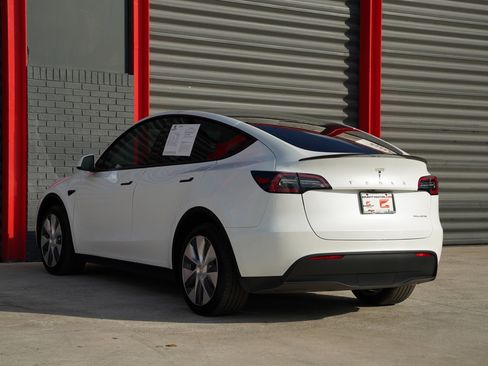 Used 2023 Tesla Model Y Long Range image 8