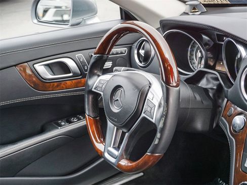 Used 2013 Mercedes-Benz SL 550 image 14