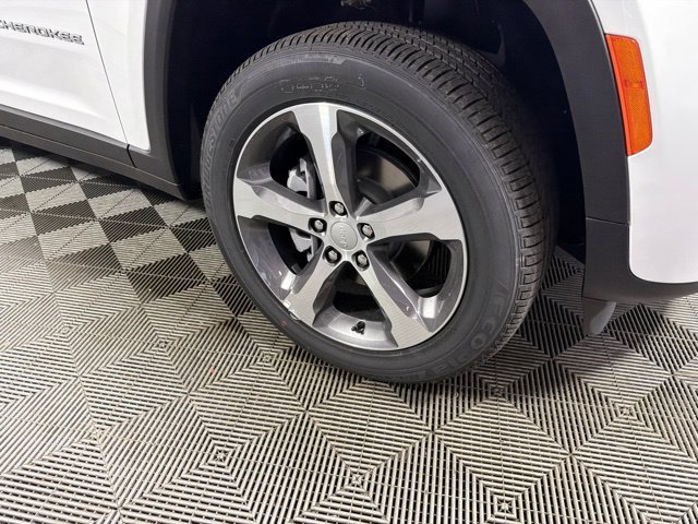 New 2026 Jeep Grand Cherokee Limited AWD/4WD image 2