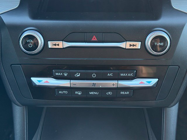 Used 2020 Ford Explorer XLT AWD/4WD image 24