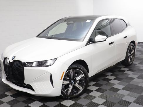 New 2026 BMW iX xDrive45 w/ Climate Comfort Package image 2