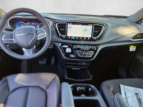 New 2026 Chrysler Pacifica Select image 11