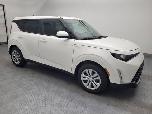 Used 2025 Kia Soul LX FWD image 11