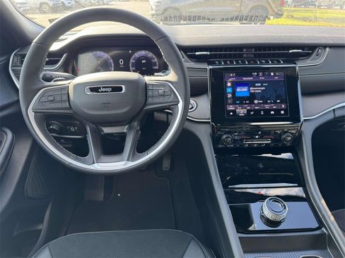 New 2025 Jeep Grand Cherokee Altitude image 16