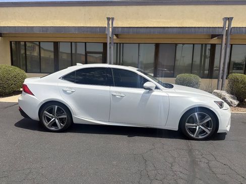 Used 2018 Lexus IS 300 AWD w/ Comfort Package image 9