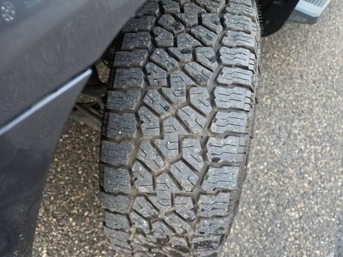Used 2018 Toyota 4Runner SR5 AWD/4WD image 36