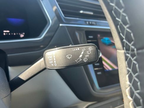 Used 2023 Volkswagen Tiguan SE image 23