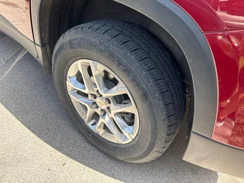 Used 2018 Chevrolet Traverse LT FWD image 7