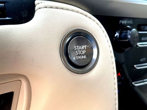 Used 2020 Lexus LX 570 4WD w/ Luxury Package image 17