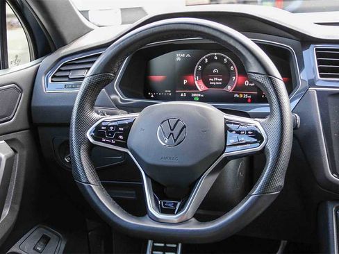 Used 2024 Volkswagen Tiguan SE R-Line image 16