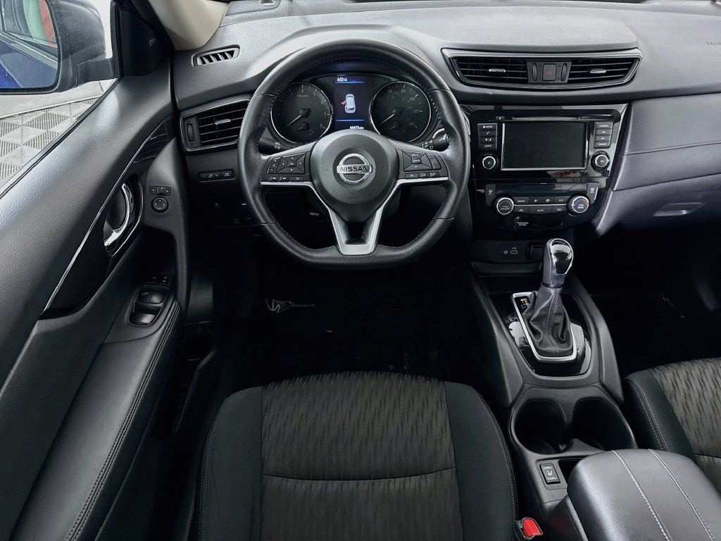 Used 2018 Nissan Rogue SV AWD/4WD image 3