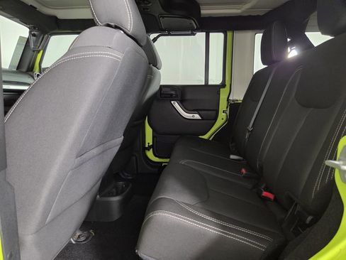 Certified 2016 Jeep Wrangler Unlimited Rubicon w/ Connectivity Group image 26