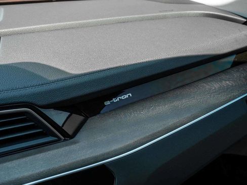 Used 2022 Audi e-tron Premium Plus w/ Premium Plus Package image 20