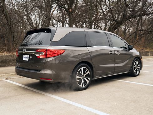 Used 2018 Honda Odyssey Elite image 9