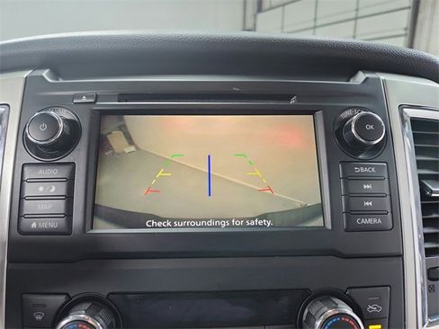 Used 2019 Nissan Titan SV w/ SV Convenience Package image 27