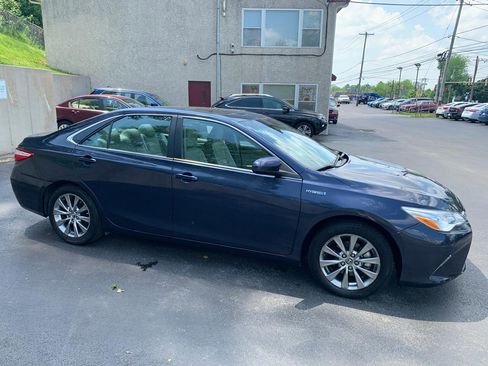 Used 2015 Toyota Camry XLE w/ Moonroof Package FWD image 6