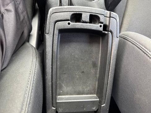 Used 2012 Dodge Avenger SE FWD image 26