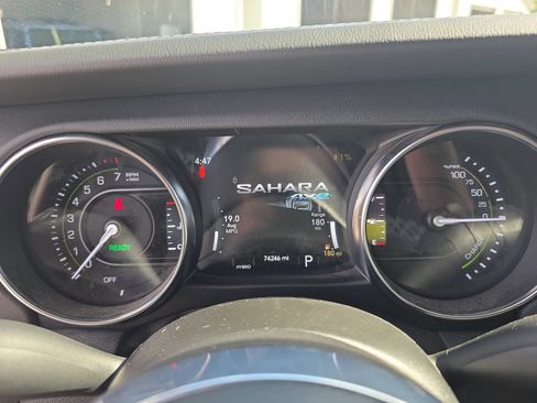 Used 2021 Jeep Wrangler Unlimited Sahara AWD/4WD image 16