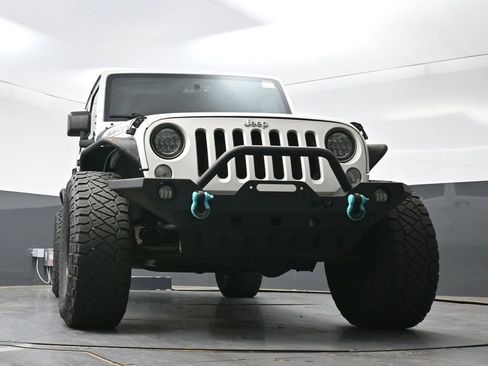 Used 2016 Jeep Wrangler Unlimited Rubicon w/ Connectivity Group image 25