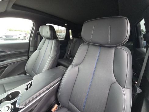 Used 2024 Cadillac Lyriq Luxury image 21