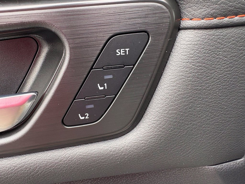 Used 2025 Nissan Armada PRO-4X AWD/4WD image 38