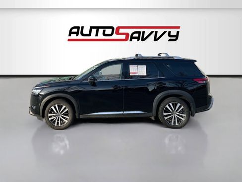 Used 2024 Nissan Pathfinder Platinum w/ Black Appearance Package image 4