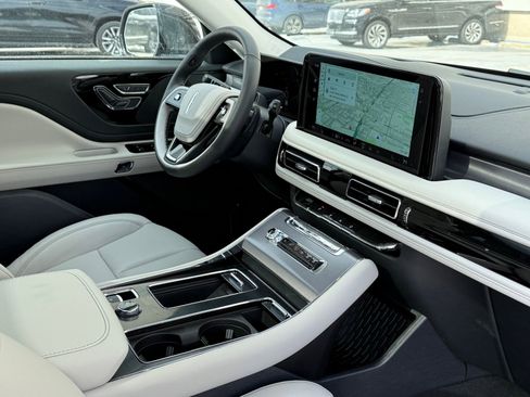 New 2026 Lincoln Aviator AWD image 8