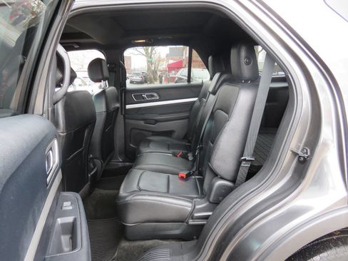 Used 2016 Ford Explorer XLT w/ Equipment Group 202A image 20