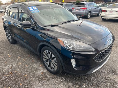 Used 2020 Ford Escape Titanium image 3