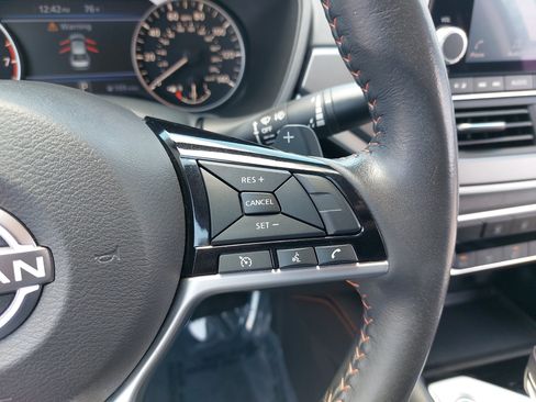 Used 2024 Nissan Altima 2.5 SR FWD image 19