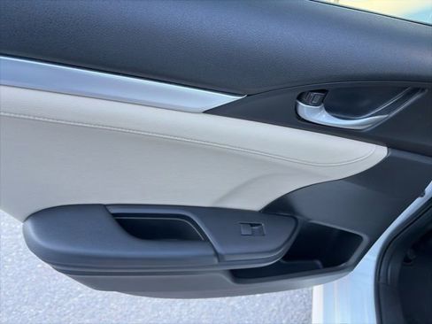 Used 2020 Honda Civic Touring image 12