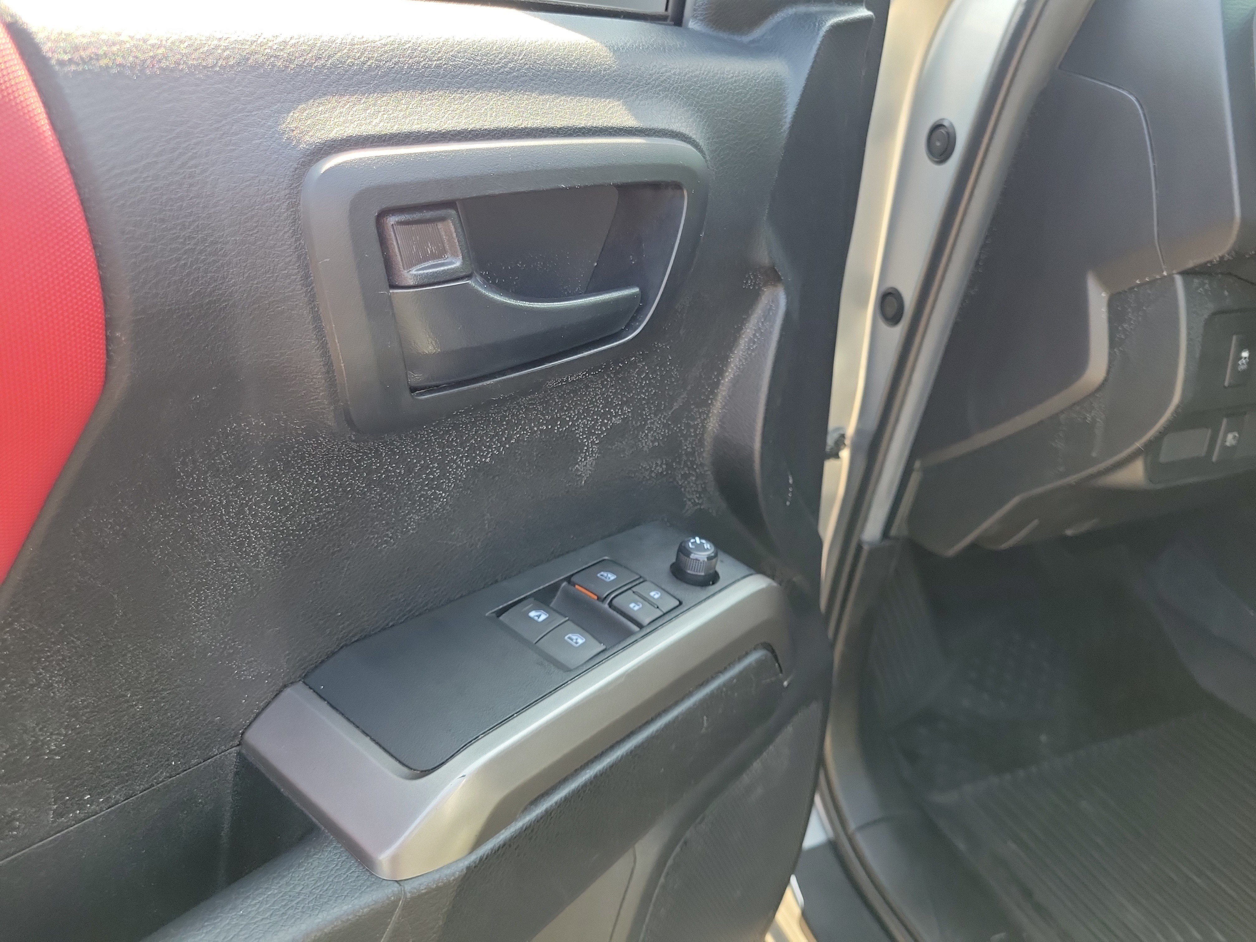 Used 2022 Toyota Tacoma SR5 w/ SR5 Appearance Package (SM) AWD/4WD image 12