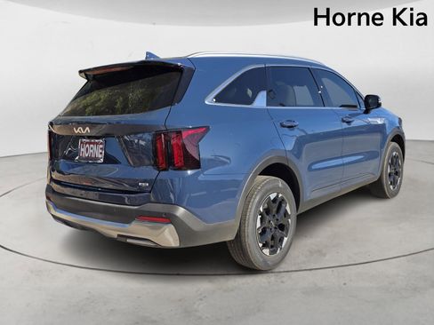 New 2025 Kia Sorento S image 4