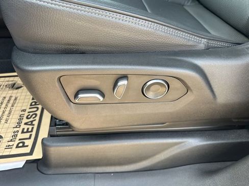 Used 2023 GMC Yukon Denali w/ Denali Reserve Package image 16