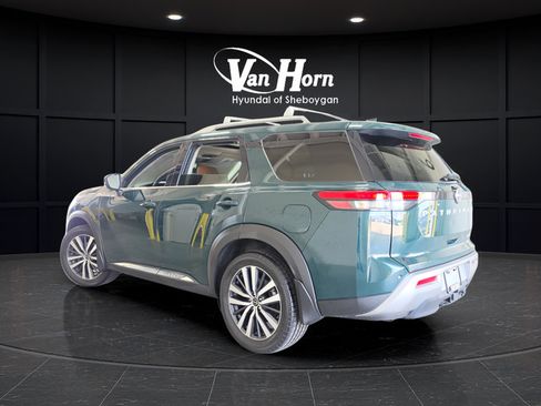 Used 2022 Nissan Pathfinder Platinum w/ Cargo Package FWD image 5