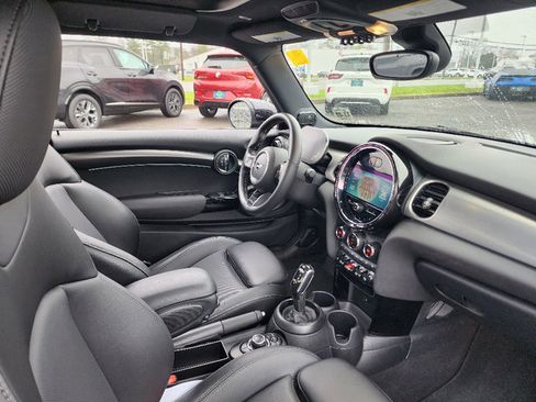 Used 2022 MINI Cooper S w/ Premium Package image 28