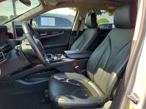 Used 2023 Lincoln Nautilus Reserve AWD/4WD image 5
