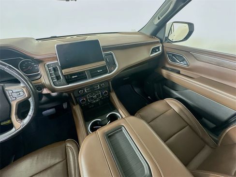 Used 2021 Chevrolet Tahoe High Country w/ Premium Package image 11