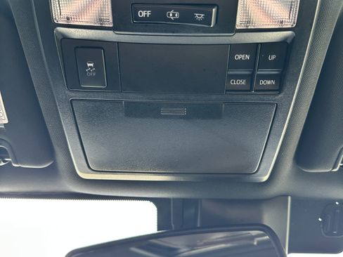Used 2019 Toyota Tacoma Limited AWD/4WD image 32
