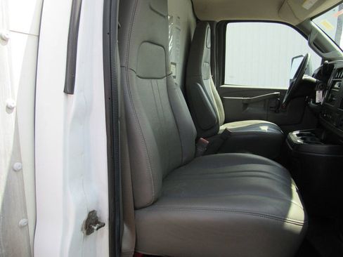 Used 2021 GMC Savana 3500 Extended w/ Power Convenience Package RWD image 14