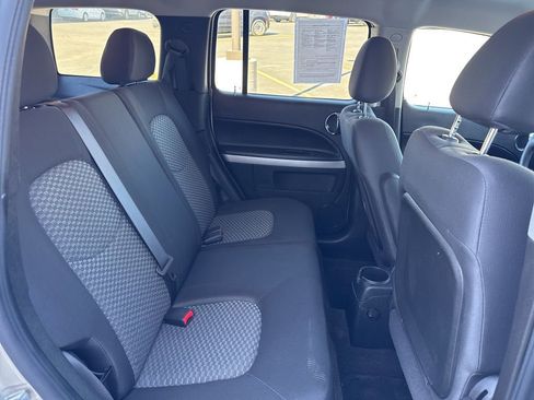 Used 2009 Chevrolet HHR LS image 25
