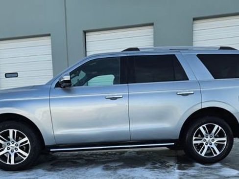 Used 2023 Ford Expedition Limited image 2
