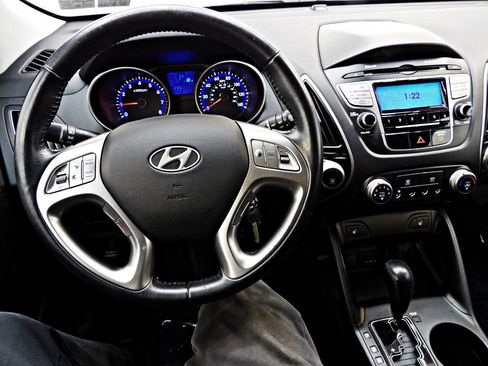 Used 2011 Hyundai Tucson GLS image 16