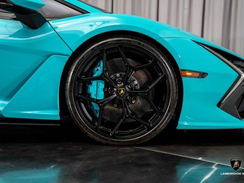 Used 2025 Lamborghini Revuelto image 35