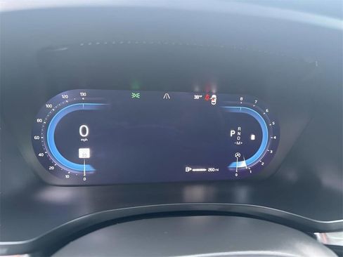 Used 2025 Volvo V60 B5 Cross Country Plus image 20