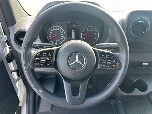 Used 2024 Mercedes-Benz Sprinter 2500 image 28
